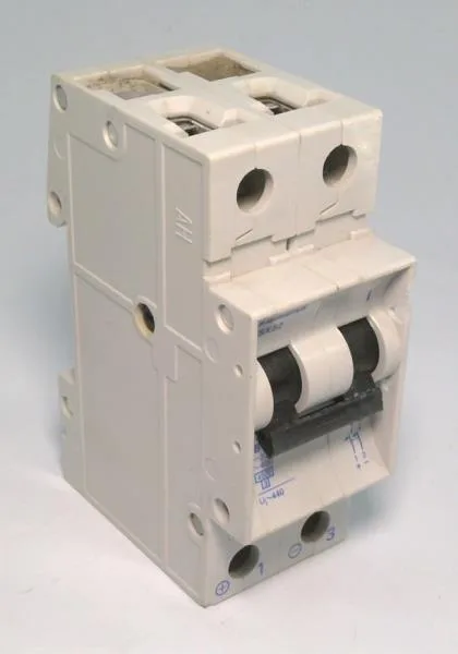 Siemens 5SX5210-6 — 2-Pole MCB (DIN Rail)