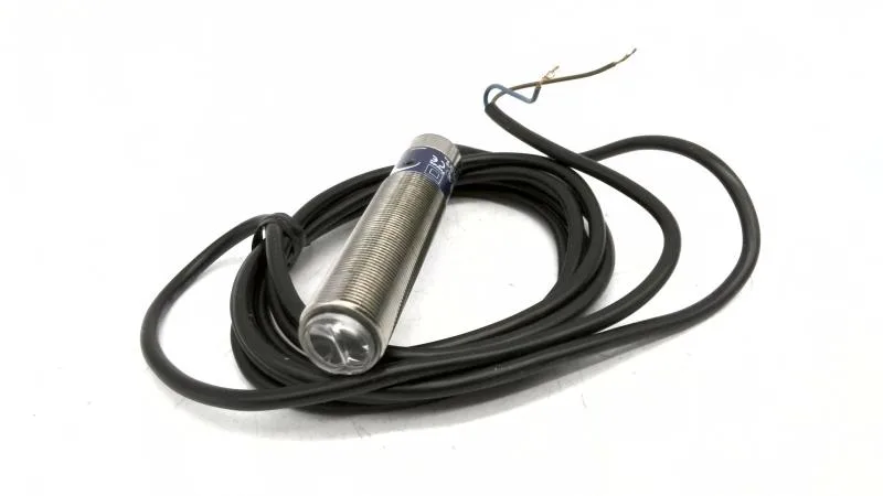 Schneider Electric XU8M18MB230 — Photoelectric Sensors (image 2)
