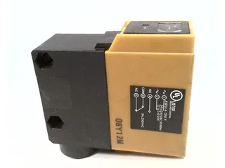 Omron E3A2-10DM4T — Photoelectric Sensors (image 2)