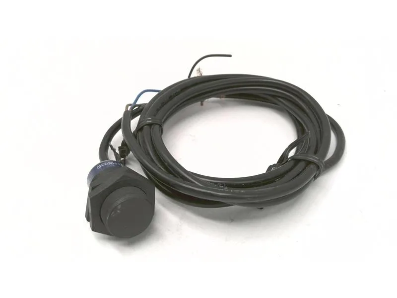 Schneider Electric XS4P18PA340 — Proximity Sensors (image 2)