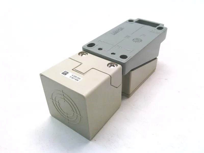 Omron E2Q2-N30MF3-U — Proximity Sensors (image 2)