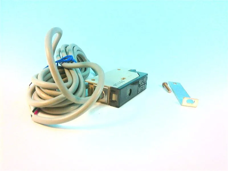 Omron E3CJC4 — Photoelectric Sensors (image 3)