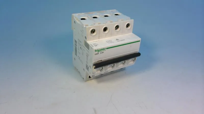 Schneider Electric A9F83402 (image 2)