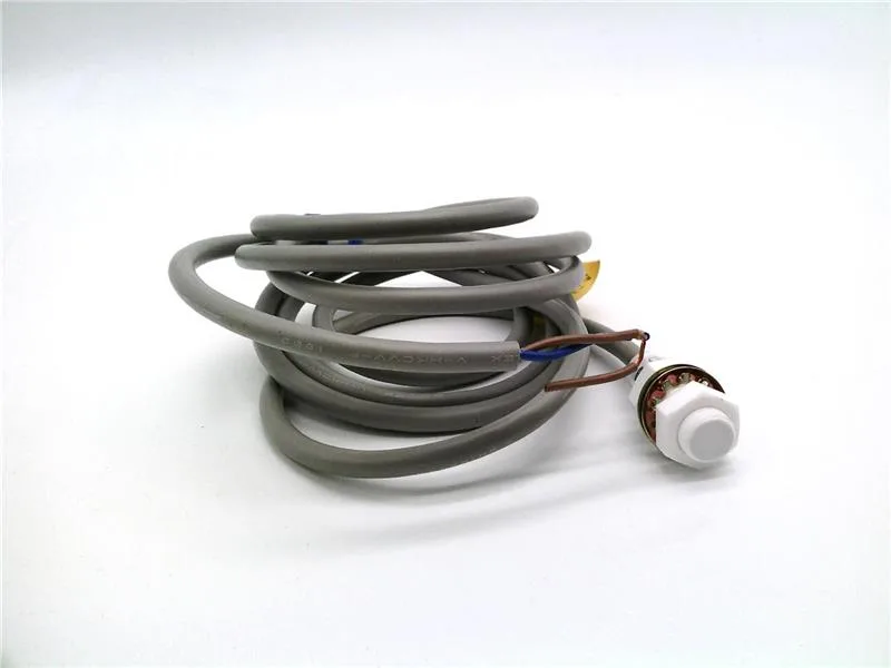 Omron E2FQ-X2D1 — Proximity Sensors