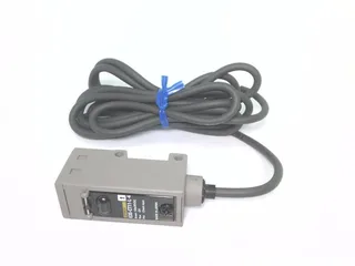 Omron E3S-CT11-L4 — Photoelectric Sensors