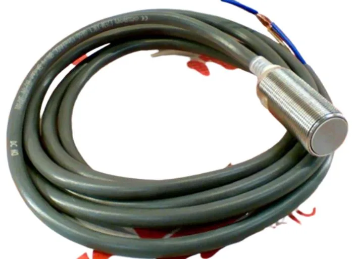 Omron E2EM-X8C1 2M — Proximity Sensors