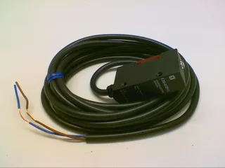 Omron E3S-AT81-L — Photoelectric Sensors