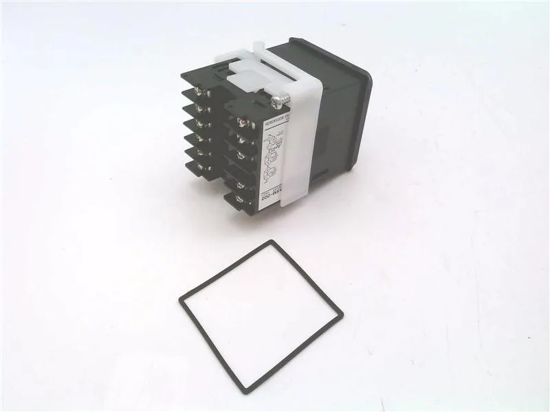 Omron E5CC-QX2ASM-000 — Process / Temperature Controllers