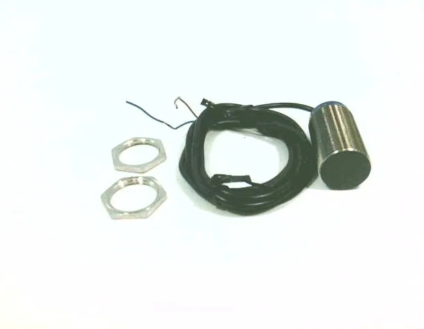 Schneider Electric XS1M30MA250 — Proximity Sensors (image 4)