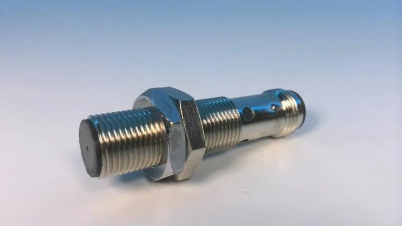 Omron E2B-M12KS04-M1-C1 — Proximity Sensors (image 2)