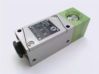 Omron E3N-R5E11 — Photoelectric Sensors (image 2)