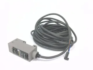 Omron E3S-CT11-D4 — Photoelectric Sensors