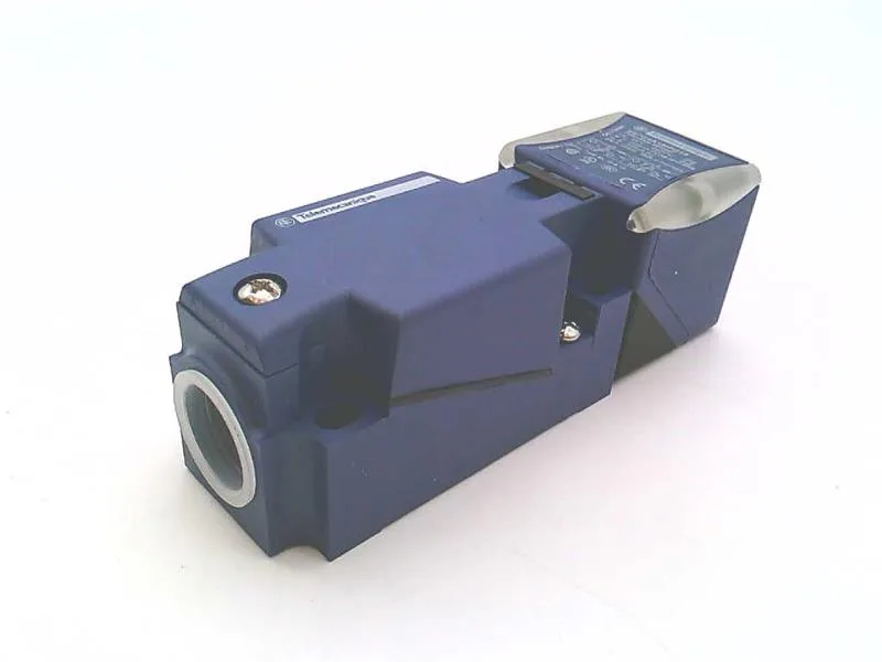 Schneider Electric XS7C4A1MPG13 — Proximity Sensors (image 4)