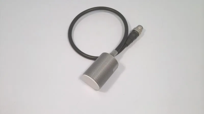 Omron E2EQ-X20D130 2M — Proximity Sensors