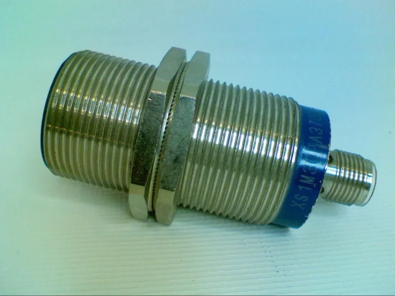 Schneider Electric XS1-M30PA370D — Proximity Sensors (image 3)