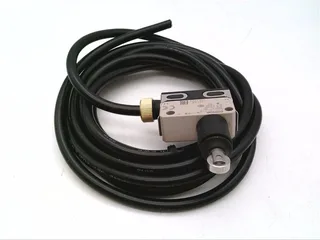 Omron D4E-2D21N — Limit Switches (image 2)
