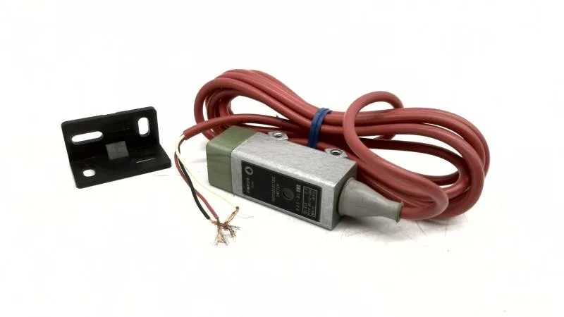 Omron E3S-3LE2 — Photoelectric Sensors