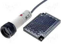 Omron E3F2-R2B4-2M — Photoelectric Sensors (image 2)