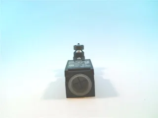 Omron D4N-2C20 — Limit Switches (image 4)
