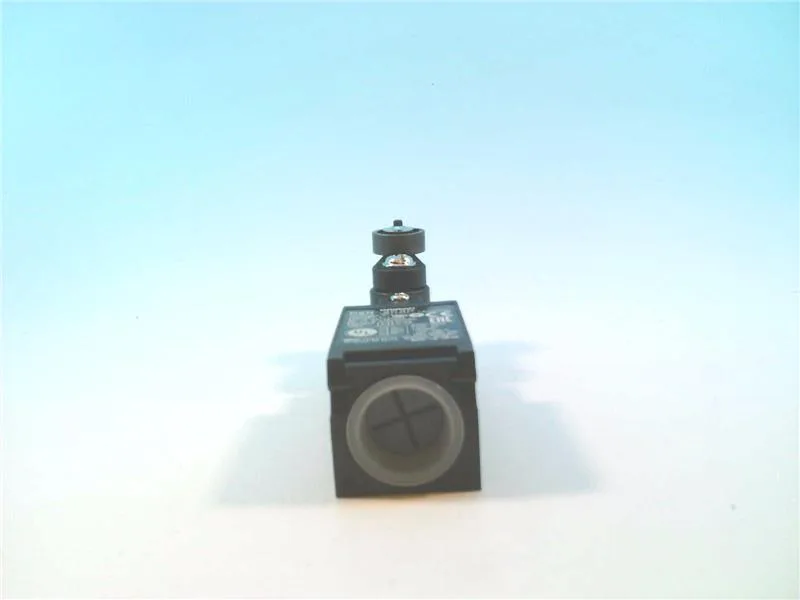 Omron D4N-2C20 — Limit Switches (image 4)