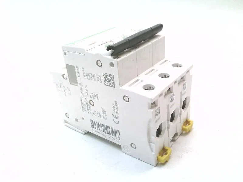 Schneider Electric A9F45304 (image 4)