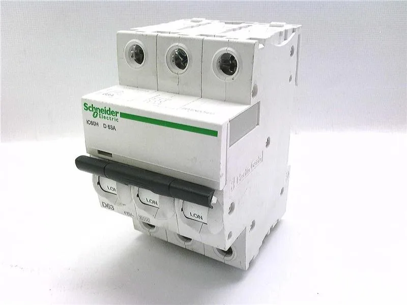 Schneider Electric A9F55363 (image 2)