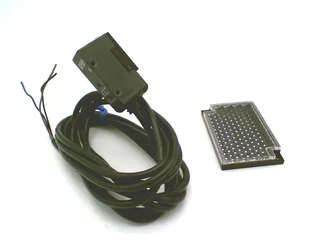 Omron E3S-AR81 — Photoelectric Sensors (image 2)
