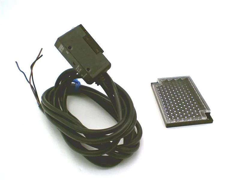Omron E3S-AR81 — Photoelectric Sensors (image 2)