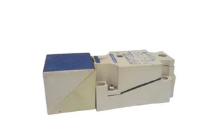 Schneider Electric XS7C40MP230 — Proximity Sensors (image 3)