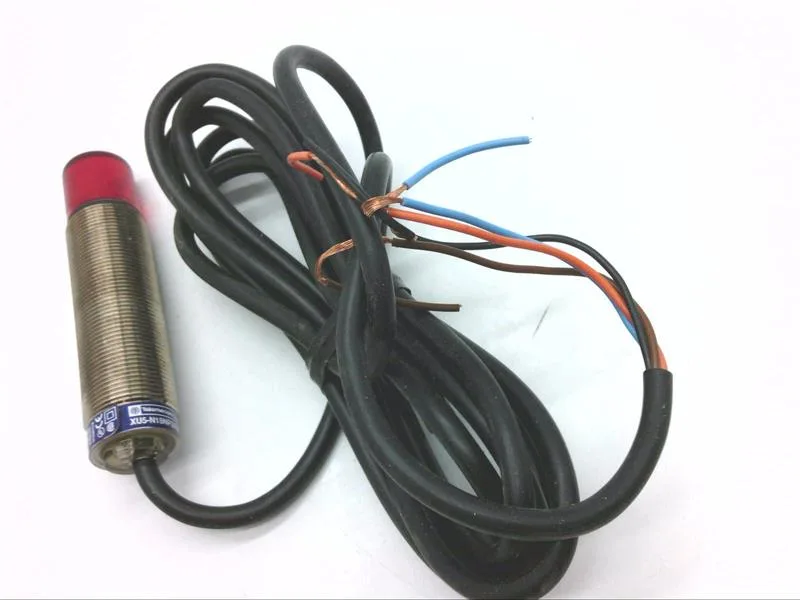 Schneider Electric XU5N18NP340W — Photoelectric Sensors