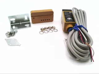 Omron E3S-X3CB4 — Photoelectric Sensors