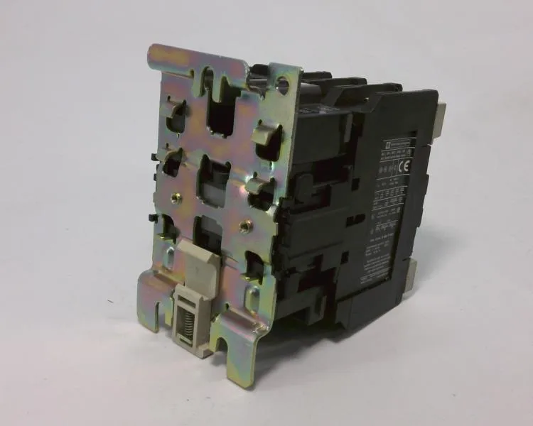 Schneider Electric LC1D40004U7 (image 3)
